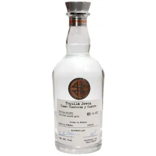 Clase Cuarenta y Cuatro Joven Tequila